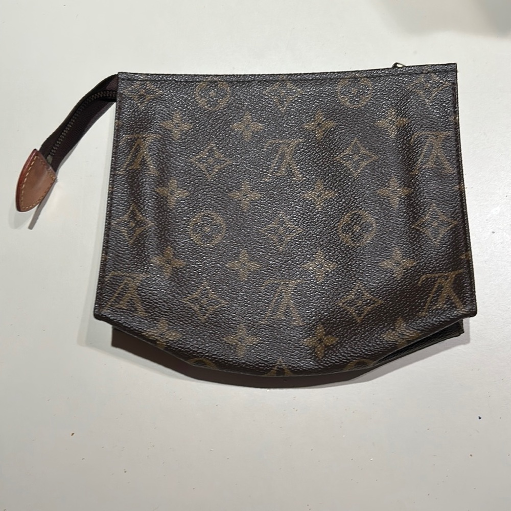 Louis Vuitton Toiletry Pouch 19 Monogram Canvas